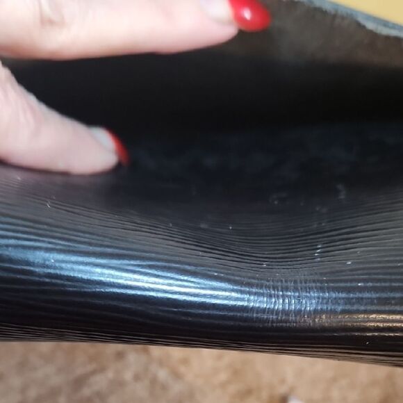 Louis Vuitton Saint Cloud  Black Epi  Leather Shoulder Bag With COA and Dustbag - Picture 8 of 13